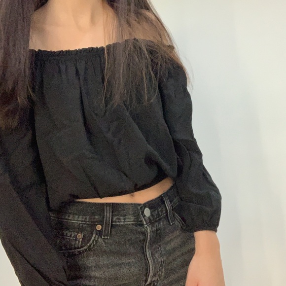 Brandy Melville Off the Shoulder Top - Picture 3 of 5